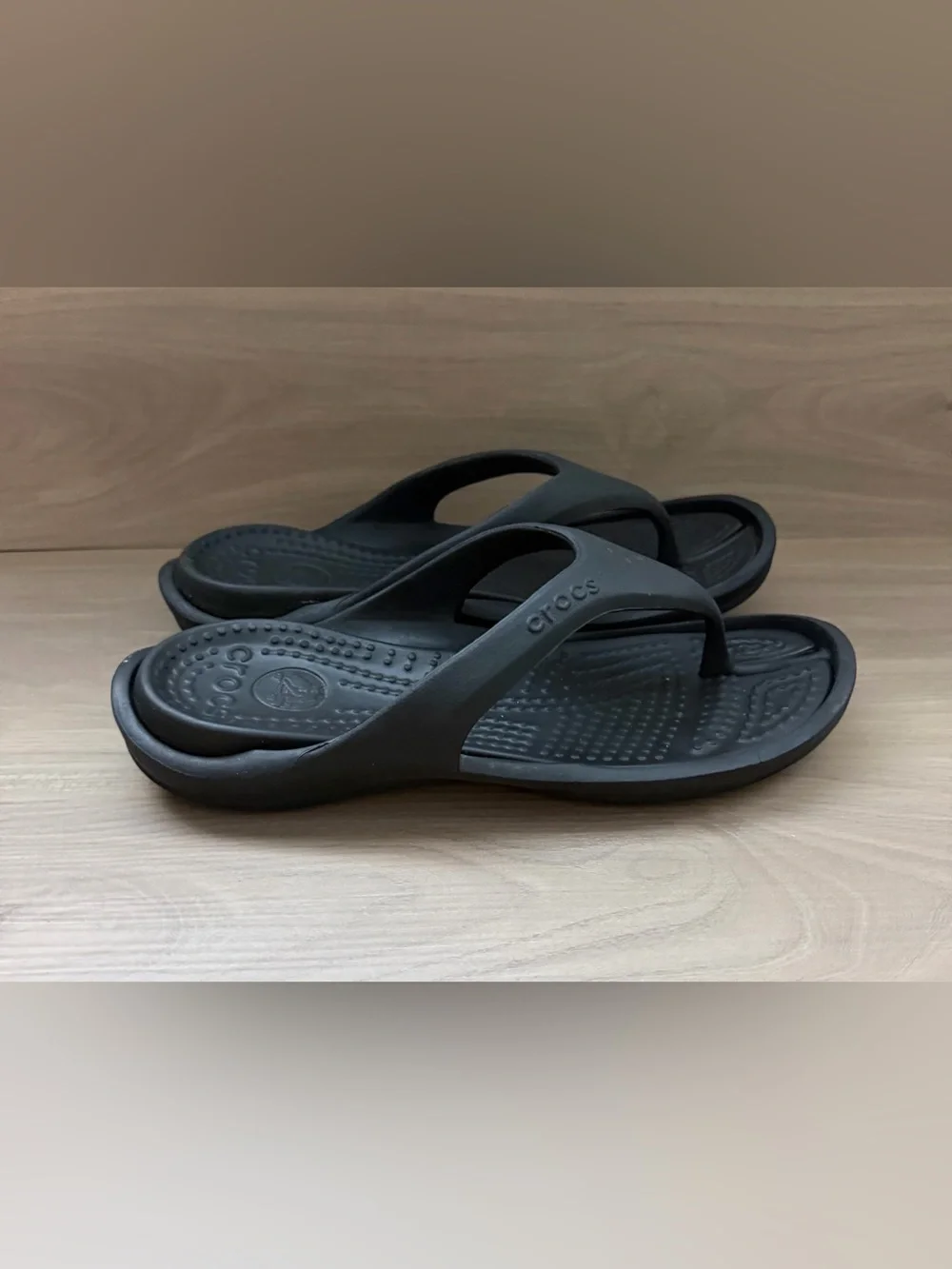 Crocs mens flip flops black Men’s Size 10/Women’s Size 12